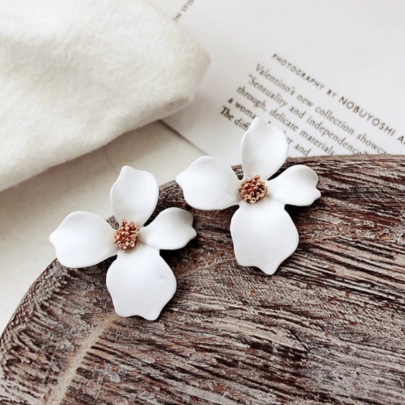 Lily Flower Earrings Floral Statement - Picture 6 of 8